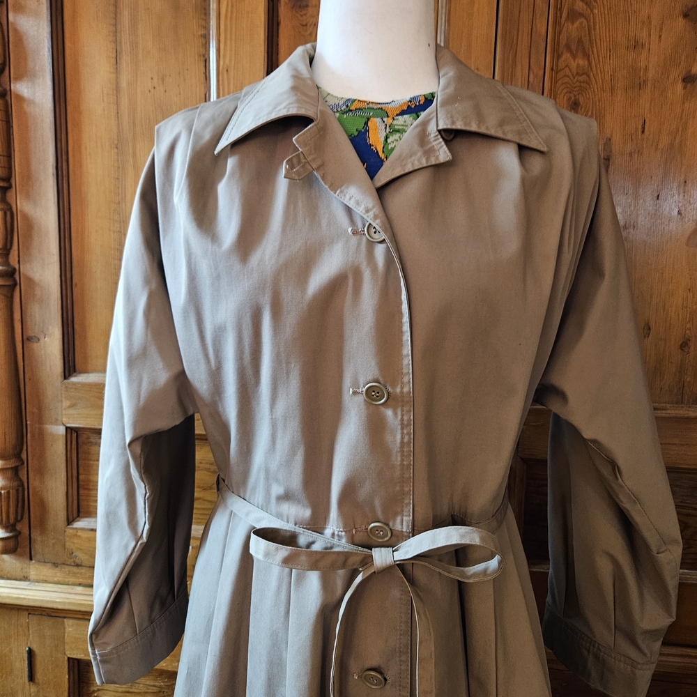 Vintage Carol Cohen Braefair Classic Tan Belted Flare Trench Coat With Collar. - Picture 2 of 8